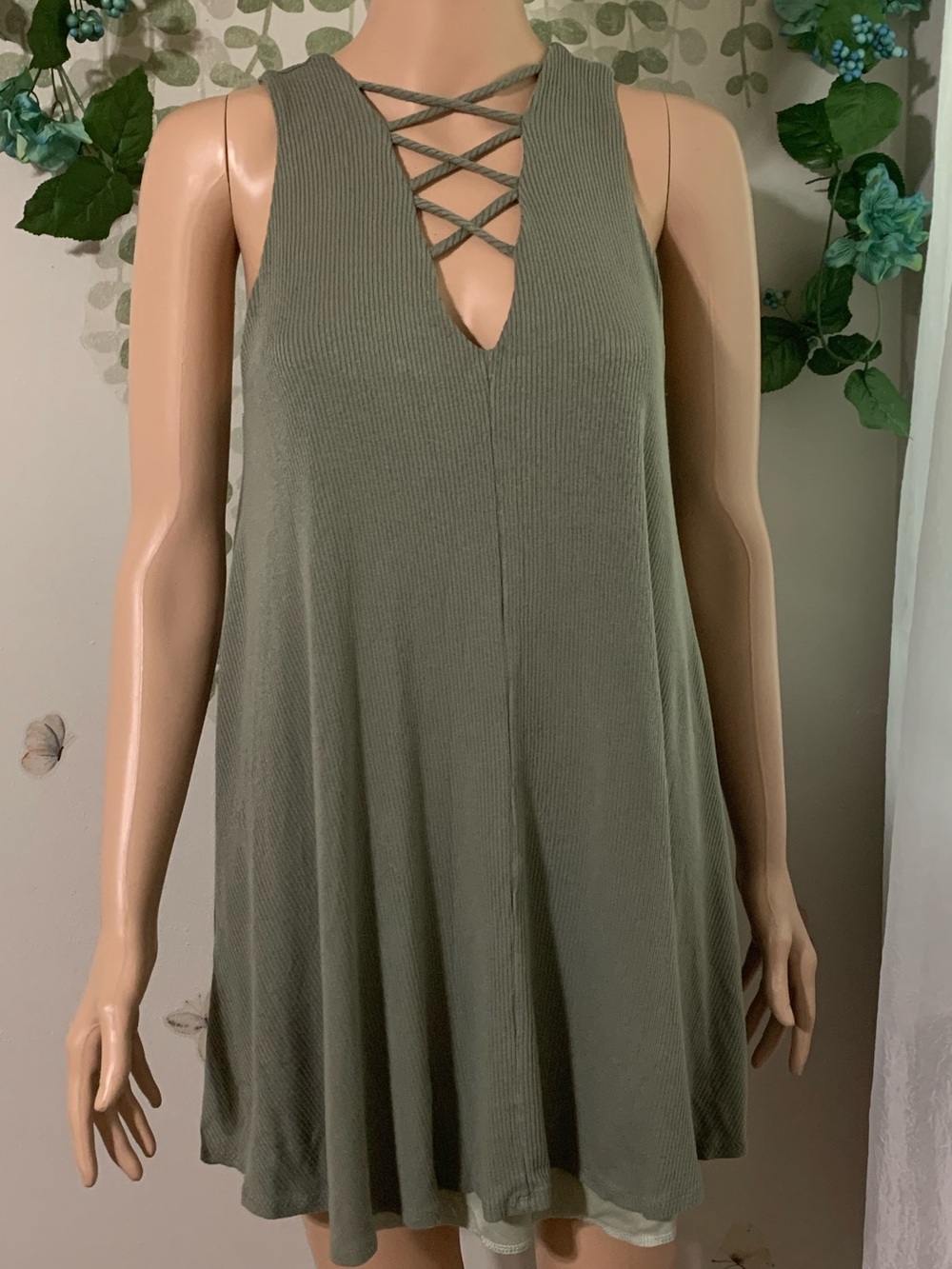Sz M Alya Crisscross Back Olive Green Ribbed Swing Dress - Picture 4 of 6